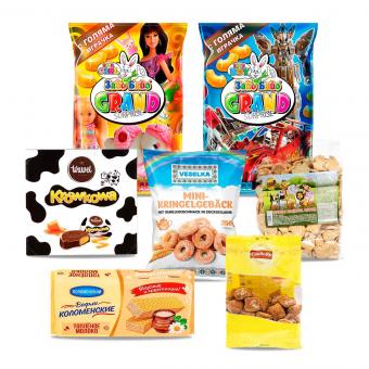 Детский набор с печеньем, сладостями и игрушкой