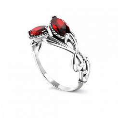 Изящное женское кольцо из серебра 925 пробы с вставками из двух гранатов