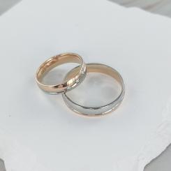 Обручальные кольца из русского красного и белого золота 585 пробы, Nr. 11226/TR с бриллиантами ≈ 0,06 ct. HSI; Nr. 11225/TR без бриллиантов. Ширина ≈ 4,5 мм. Цена указана за 1 кольцо. 