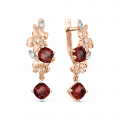 Beautiful drop earrings made of 585 rose gold, featuring 4 garnets—approx. 5x5 mm—and 8 cubic zirconia stones; width approx. 11 mm, height approx. 29 mm