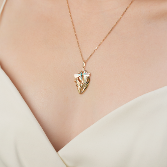 Pendant in 585 red gold with a dragonfly, height approx. 36 mm