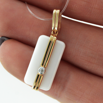 Beautiful pendant in white ceramic, red gold 585, with brilliant-cut diamond  0.014 ct. WSI, height approx. 27 mm