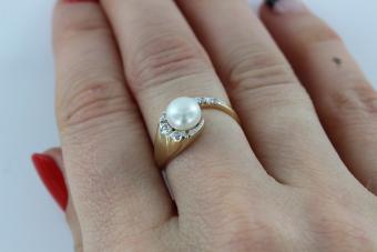 Elegant women's ring, red gold 585, with real pearl and zirconia, weight approx. 3.35 gr.