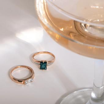 Women's ring, russian red gold 585, with zirconia, size of the central stone approx. 8x4 mm