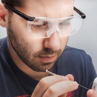 Vergrößerungsbrille zum Lesen und Feinarbeiten