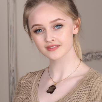 Anhänger Ikone aus Naturbernstein mit vergoldetem Gesicht der Heiligen Matrona