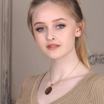 Подвеска-иконка из янтаря с позолоченным ликом Господа Вседержителя