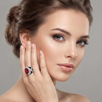 Кольцо из серебра 925 пробы с фианитами и эмалью
