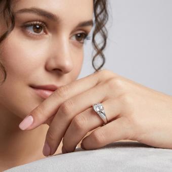 Ladies' ring in 925 silver with zirconia