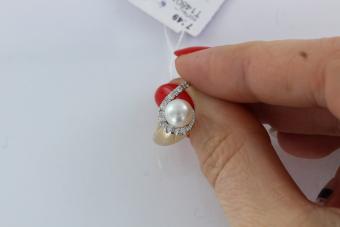 Elegant women's ring, red gold 585, with real pearl and zirconia, weight approx. 3.35 gr.