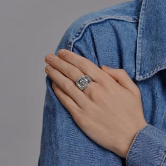 Distinctive men's ring made of 925 silver with a biker club motif and a skull