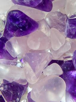 Set WELLNESS Karaffe mit Amethyst-Rosenquarz-Bergkristall inkl. Edelsteinstab