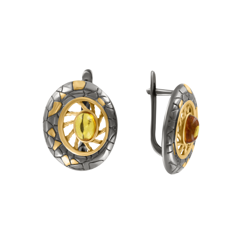 Необыкновенные серьги из серебра 925 пробы, позолоченные и с родиевым покрытием, с янтарем, английская застёжка, высота ≈ 22 мм.