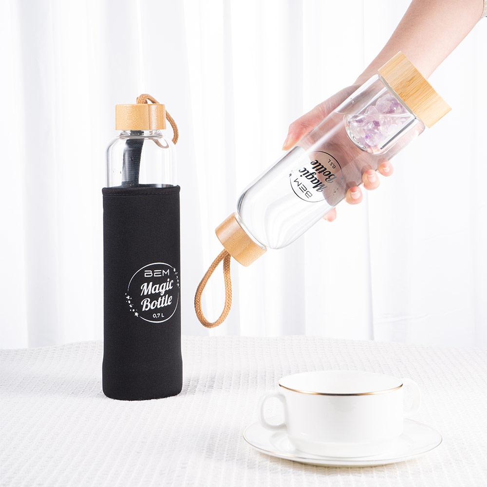 BEM Magic Bottle mit Vitalsteinen, Bambusdeckel, Hülle und stoßfestem Glas