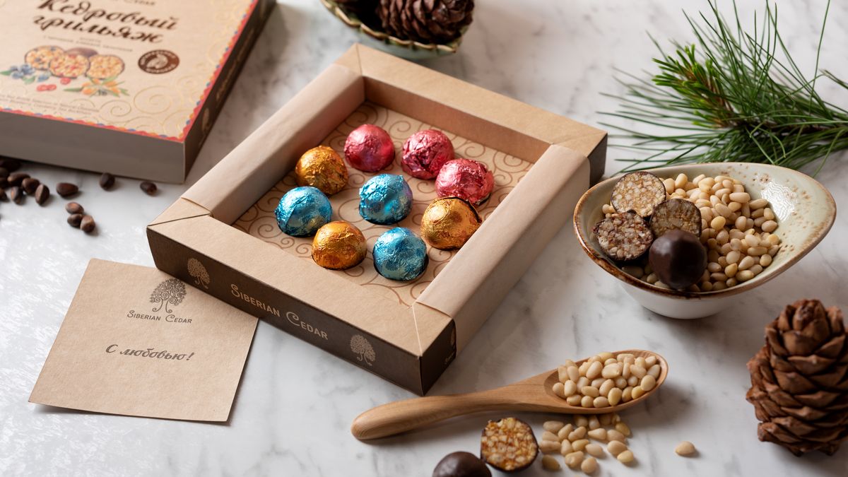 Большой набор кедровых сладостей: шоколадные конфеты, кедровый трюфель, мармелад, кедровые орехи, марципан, грильяж